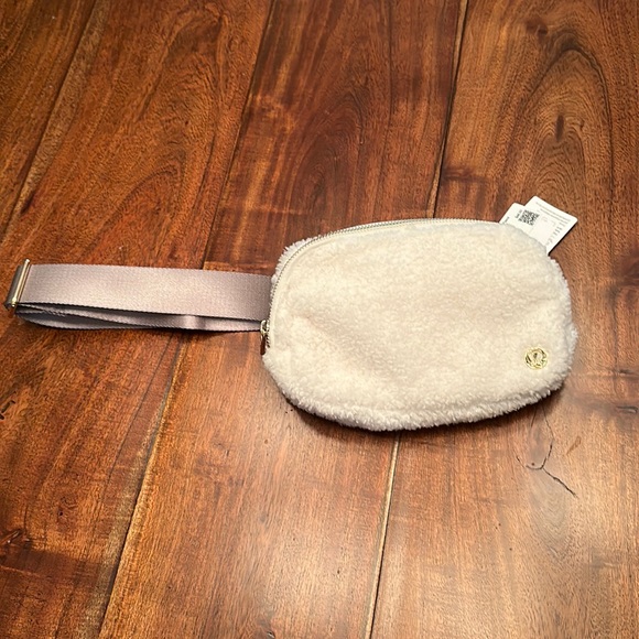 lululemon athletica Handbags - Lululemon OG Fleece Belt Bag